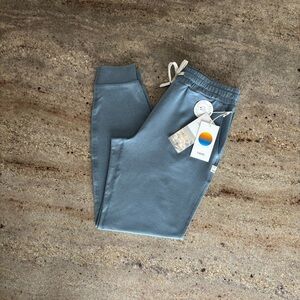 NWT Vuori Women's Performance Jogger Size Xsmall LONG Smoke Blue Heather